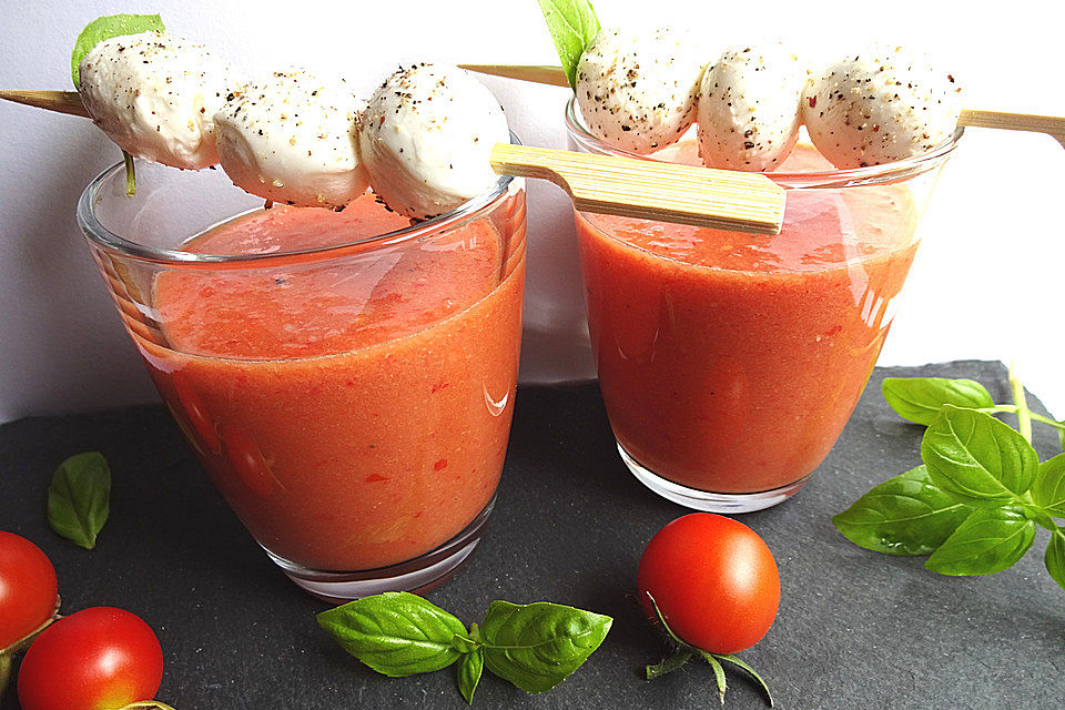 Kalte Tomaten-Paprika-Suppe