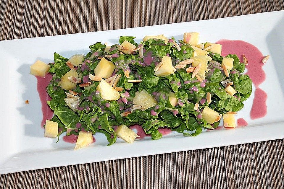 Mangold-Ananas-Salat mit Johannisbeer-Joghurt-Dressing