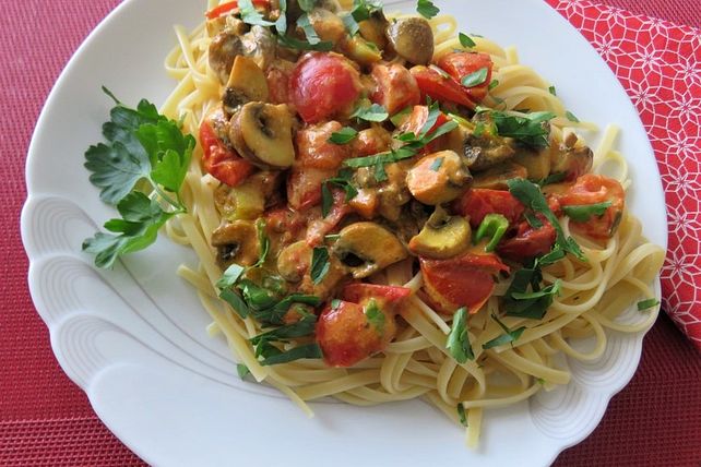 Nudeln mit Kokos-Champignon-Sauce und Tomaten von Hina_chan| Chefkoch