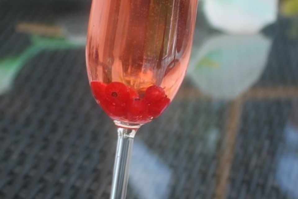 Aperitif mit Himbeeren