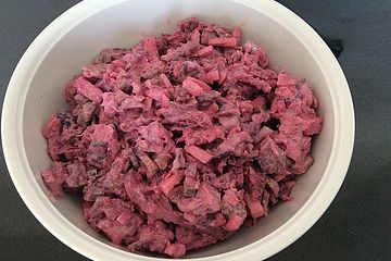 Roter Heringssalat mit Rindfleisch
