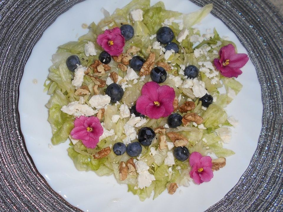 Blattsalat mit Blaubeeren, Feta und Walnüssen von ars_vivendi | Chefkoch