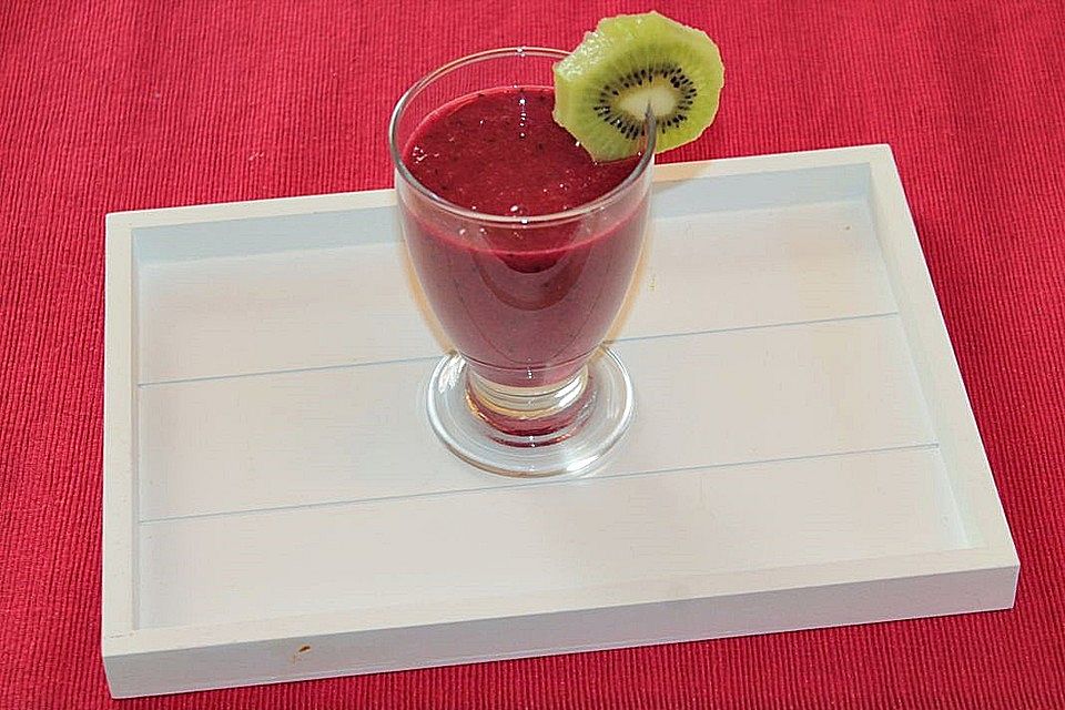 Johannisbeer-Kirsch-Kiwi-Smoothie