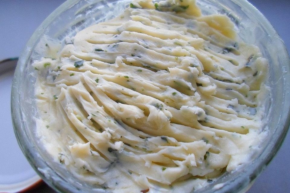 Kräuterbutter mit Quark