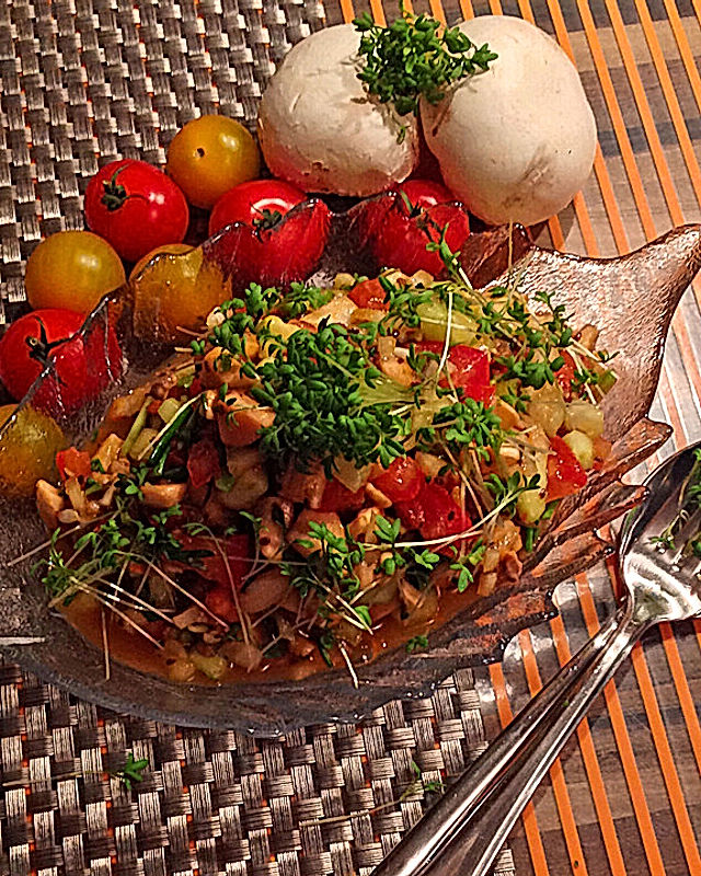 Orientalischer Sommersalat mit Sesam - Dressing