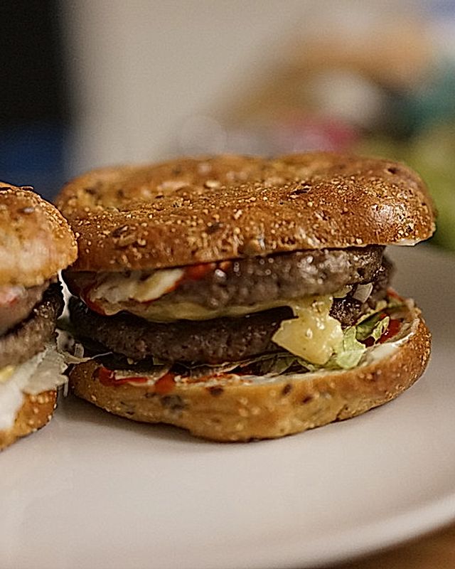 Sriracha-Bacon-Double-Cheeseburger, der weltbeste Low Carb Burger/Fitnessburger