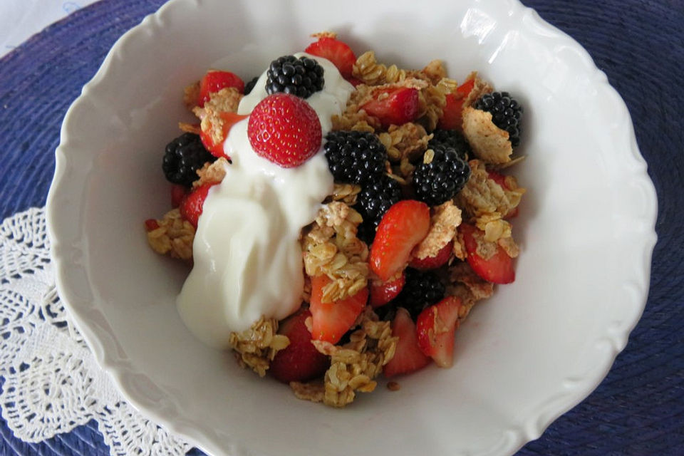 Joghurt-Beeren-Flakes