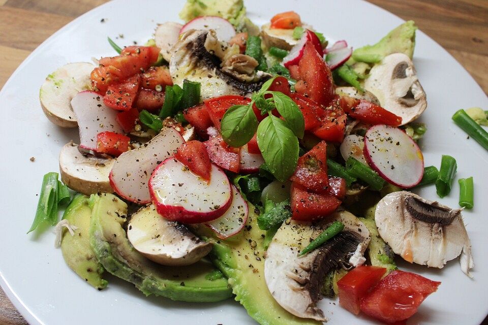 Champignon-Tomaten-Avocado-Salat