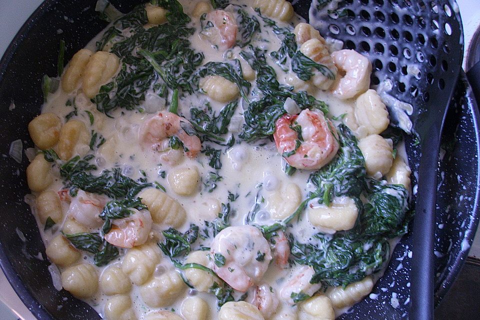 Gnocchi mit Spinat und Garnelen