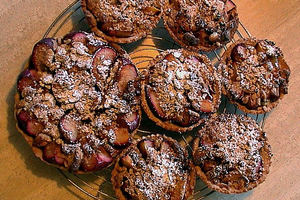 Zwetschgen - Mirabellen Tarte mit Walnuss - Streuseln