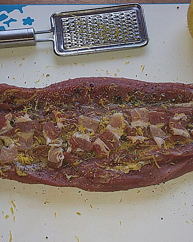 Gefülltes Schweinefilet mit karamellisierten Zwiebeln
