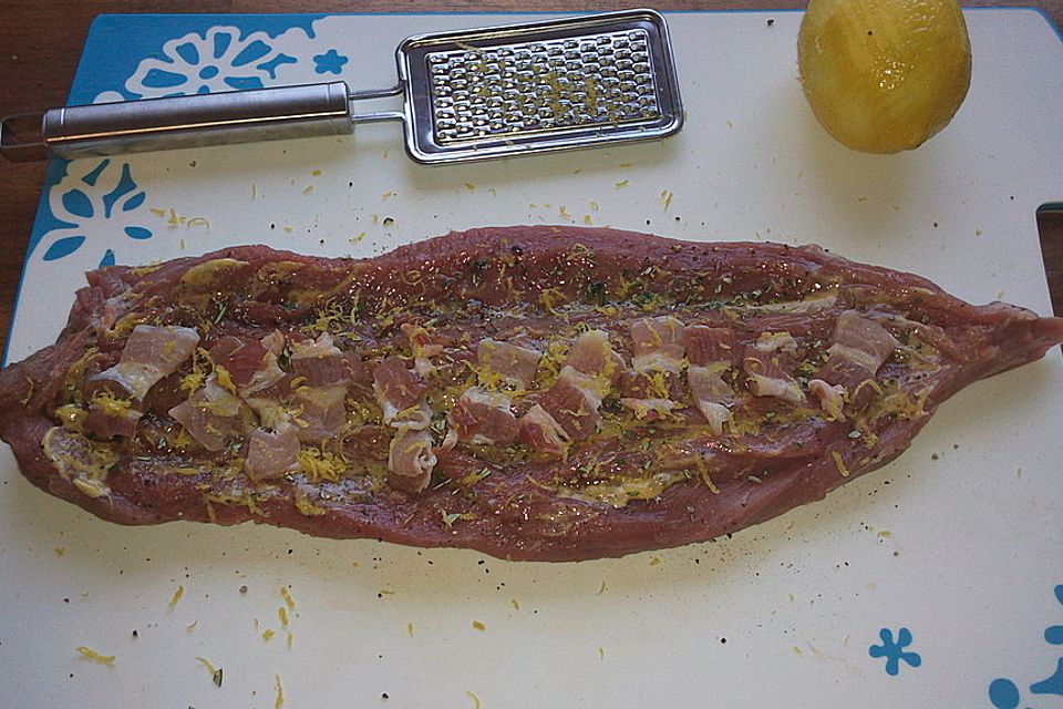 Gefülltes Schweinefilet mit karamellisierten Zwiebeln