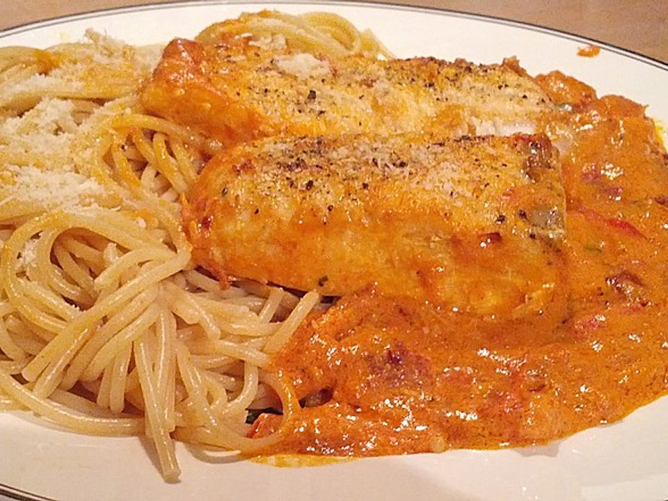 Spaghetti mit Lachs und Tomatencremesoße von Jascha176| Chefkoch