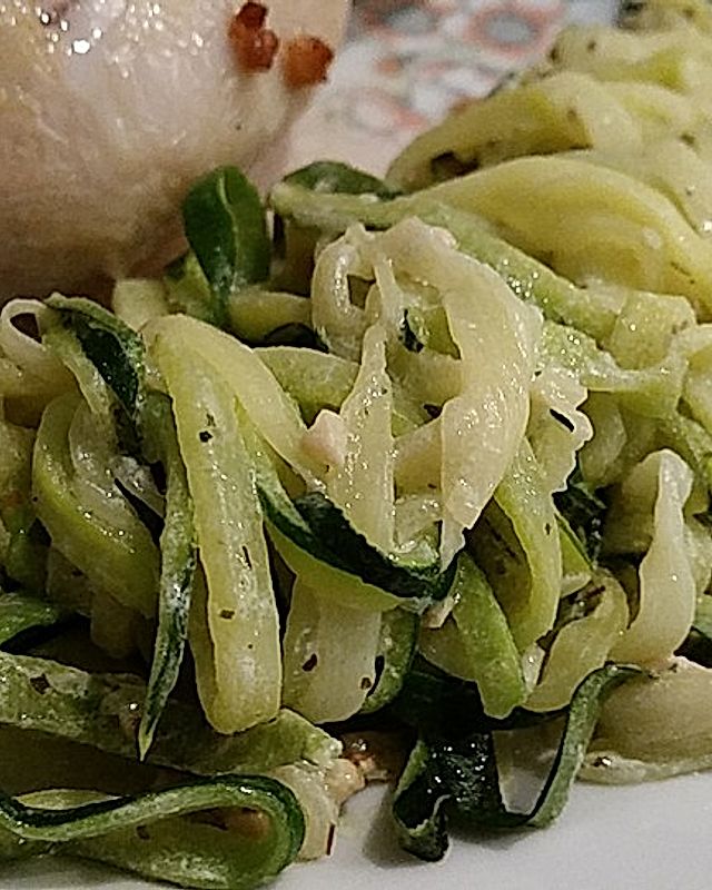 Zucchini-Spaghetti aglio olio