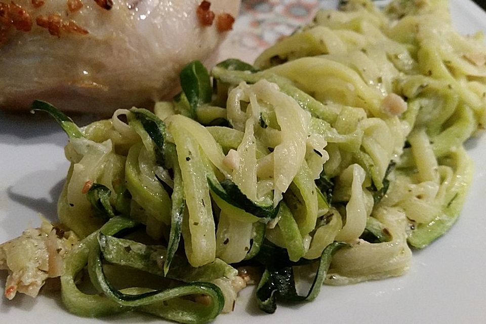 Zucchini-Spaghetti aglio olio