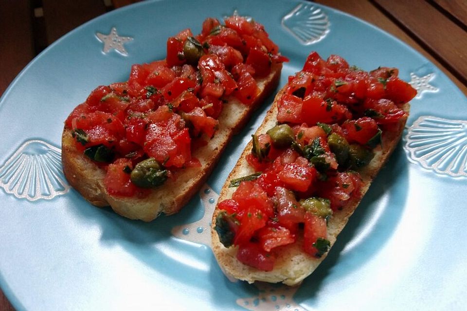 Bruschetta mit Tomaten und Kapern