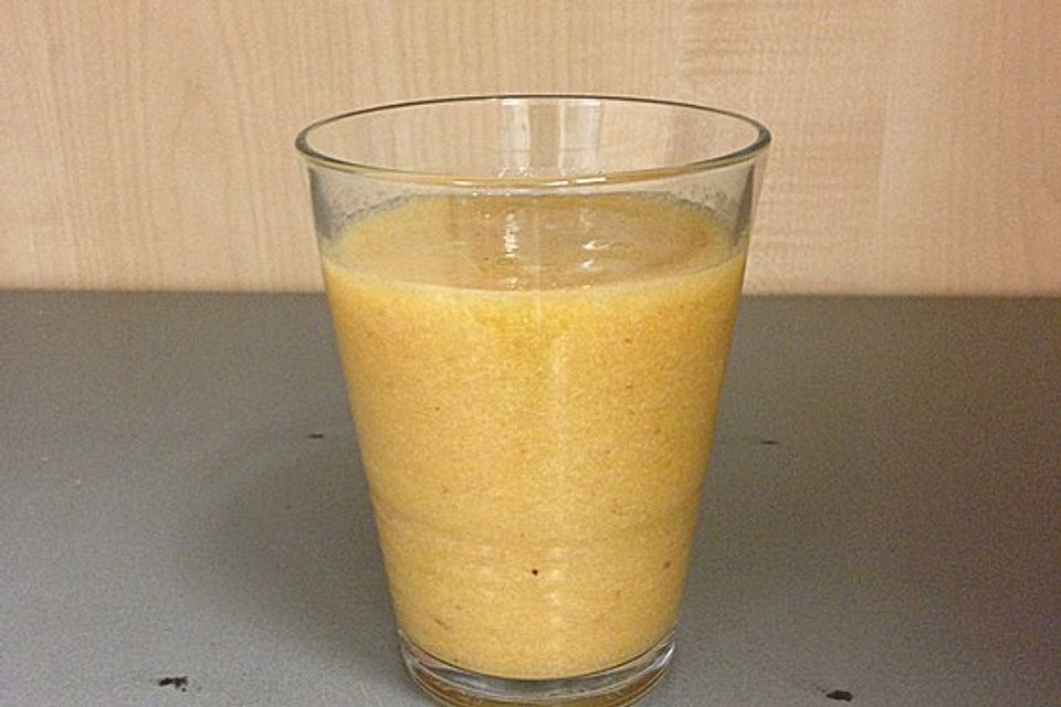 Trauben-Pfirsich-Bananen-Apfelsaft-Smoothie