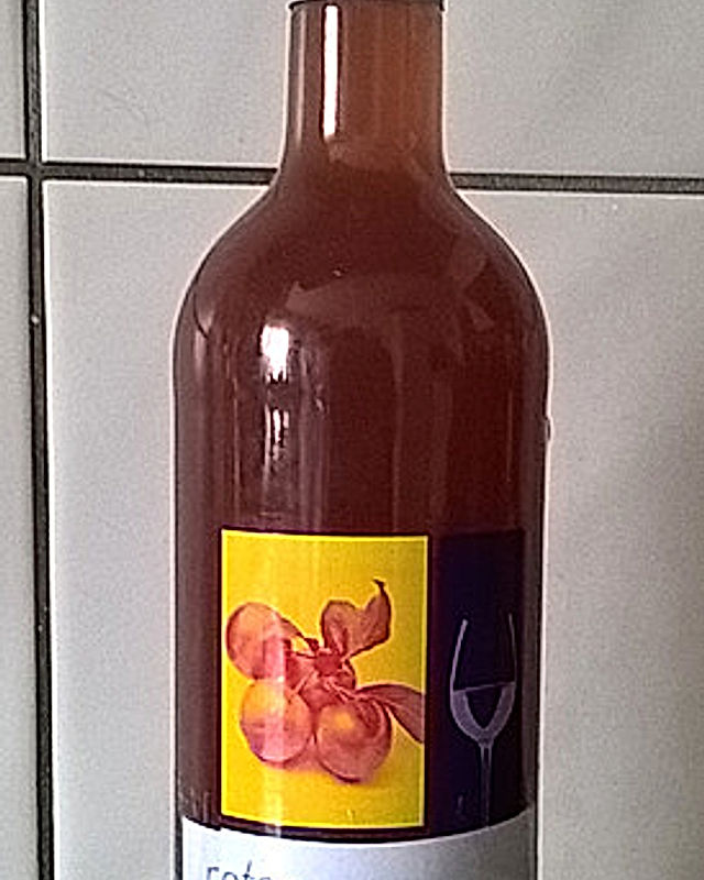 Traubenlikör aus roten Weintrauben