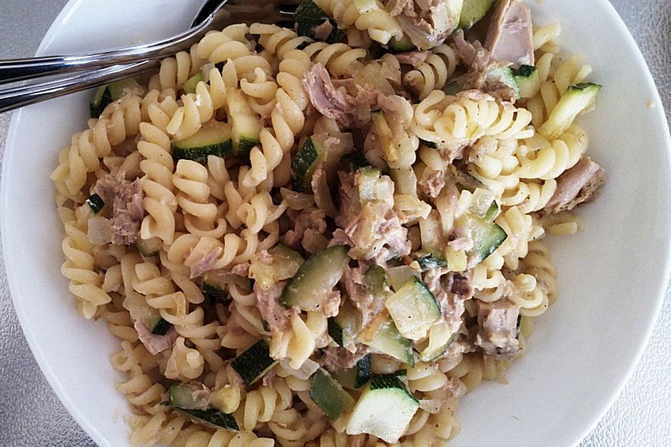 Spirelli mit Zucchini und Thunfisch