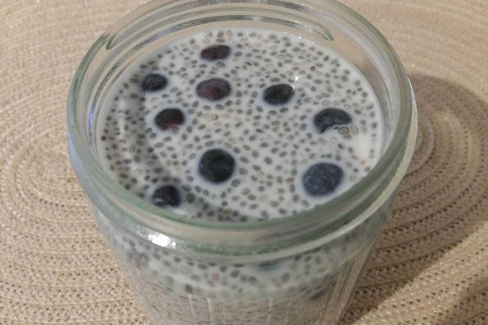 Chia-Pudding mit Heidelbeere