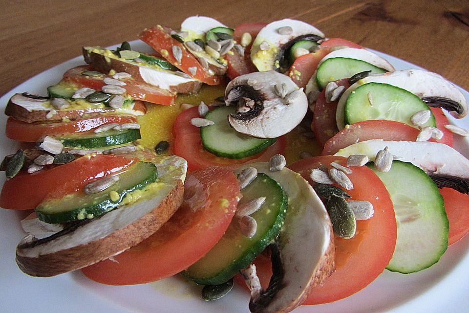 Gurken-Tomaten-Champignon-Carpaccio