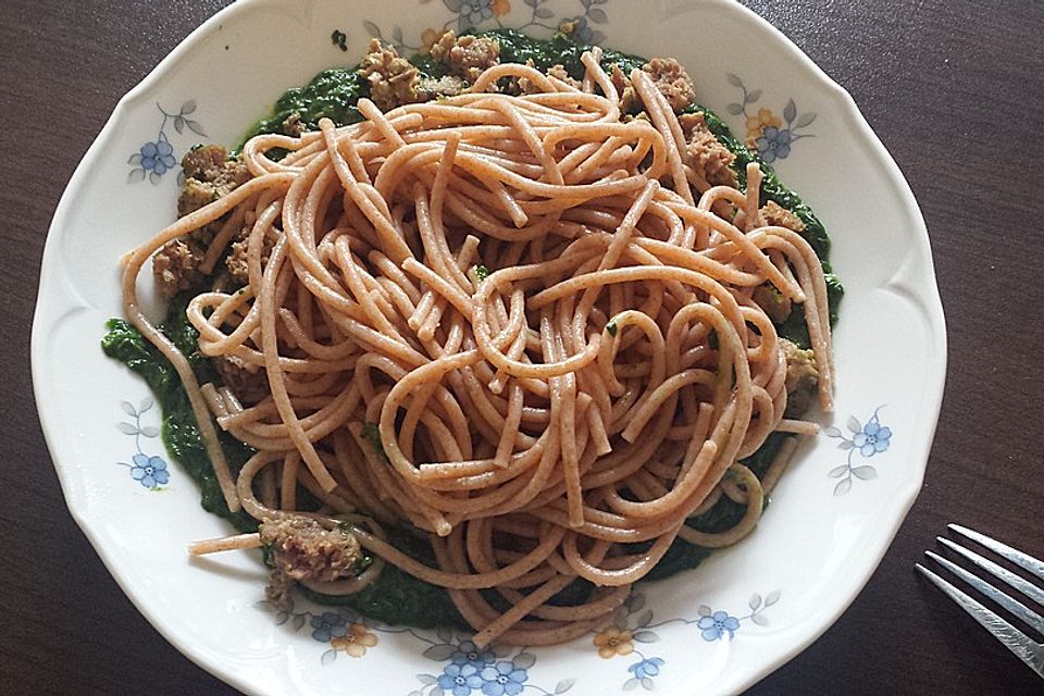 Spaghetti mit Spinat-Cevapcici