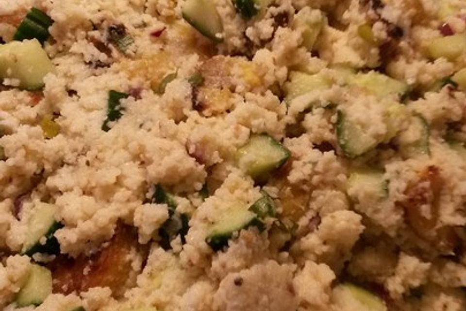 Couscous-Salat mit frittierten Kochbananen