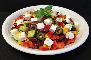 Gemischter Salat mit Feta-Käse