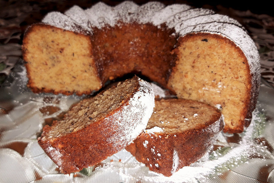 Marzipan-Haselnuss-Kuchen mit Schokoglasur