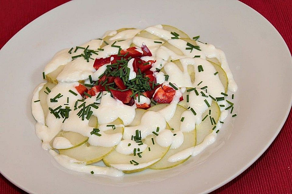 Gurken-Carpaccio mit Paprika und Dickmilchcremedressing