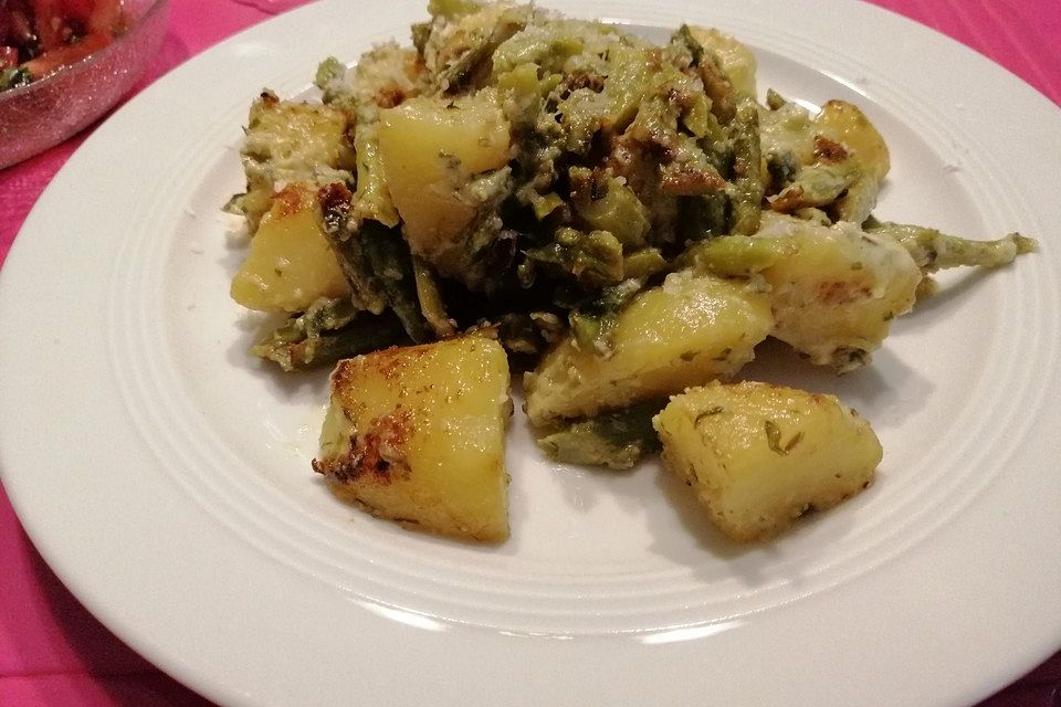 Grüner Spargel und neue Kartoffeln mit Bärlauch - Pesto