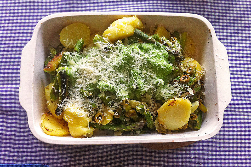 Grüner Spargel und neue Kartoffeln mit Bärlauch - Pesto