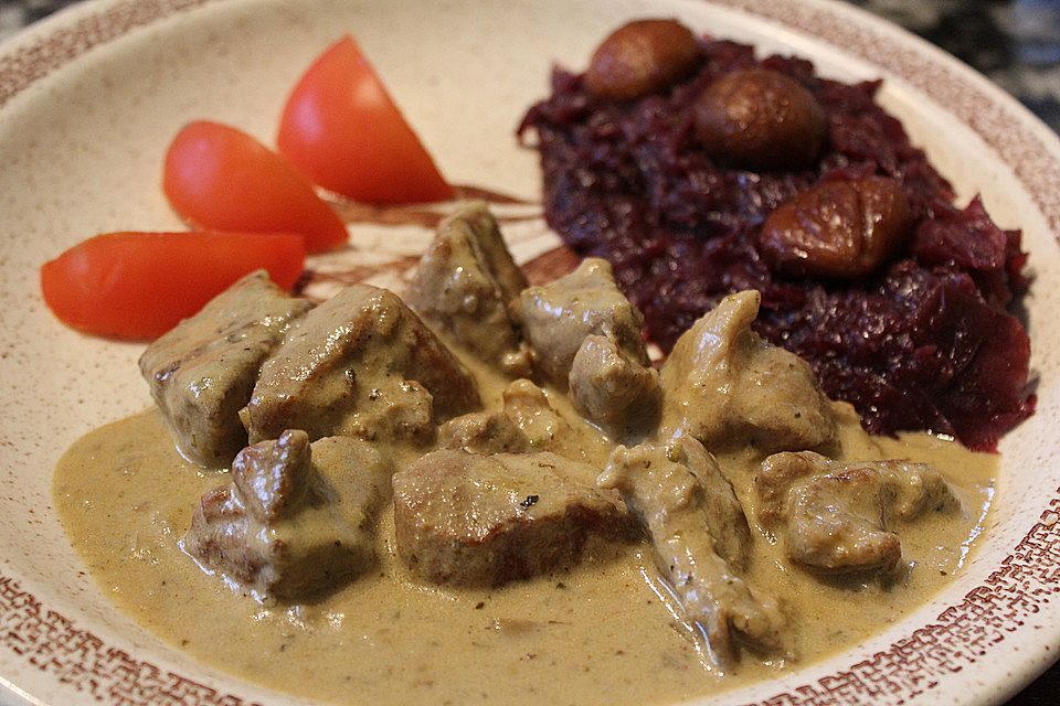 Schweinsvoressen mit Steinpilzen und Bier-Senf-Sauce