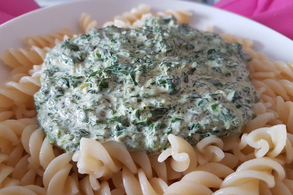 Nudeln mit Spinatsoße Nudeln mit Spinatsoße