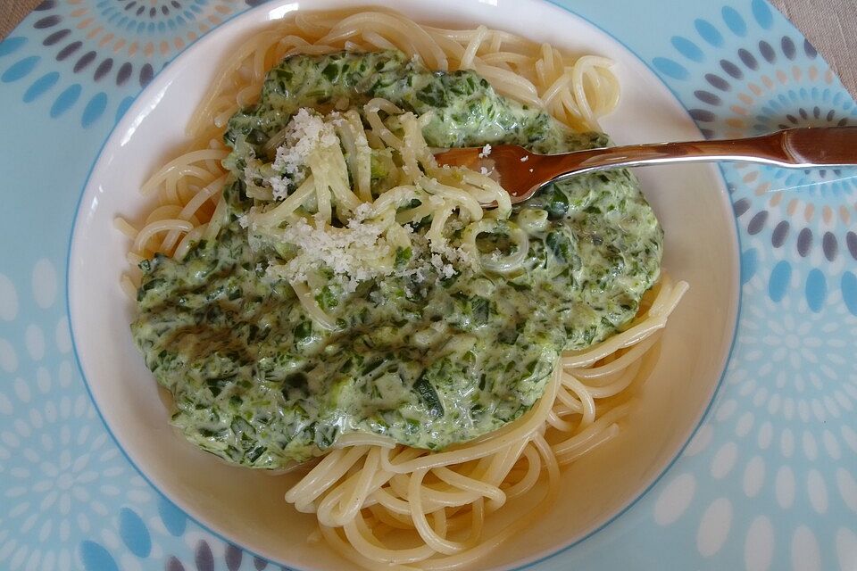 Nudeln mit Spinatsoße Nudeln mit Spinatsoße