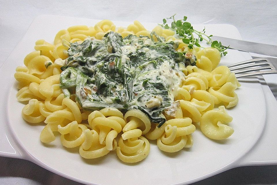 Nudeln mit Spinatsoße Nudeln mit Spinatsoße