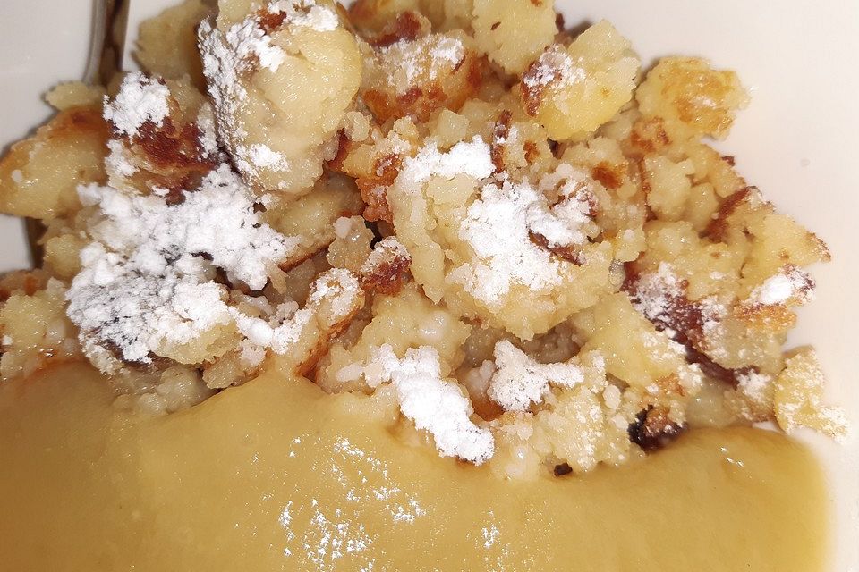 Kaiserschmarrn mit Apfelmus