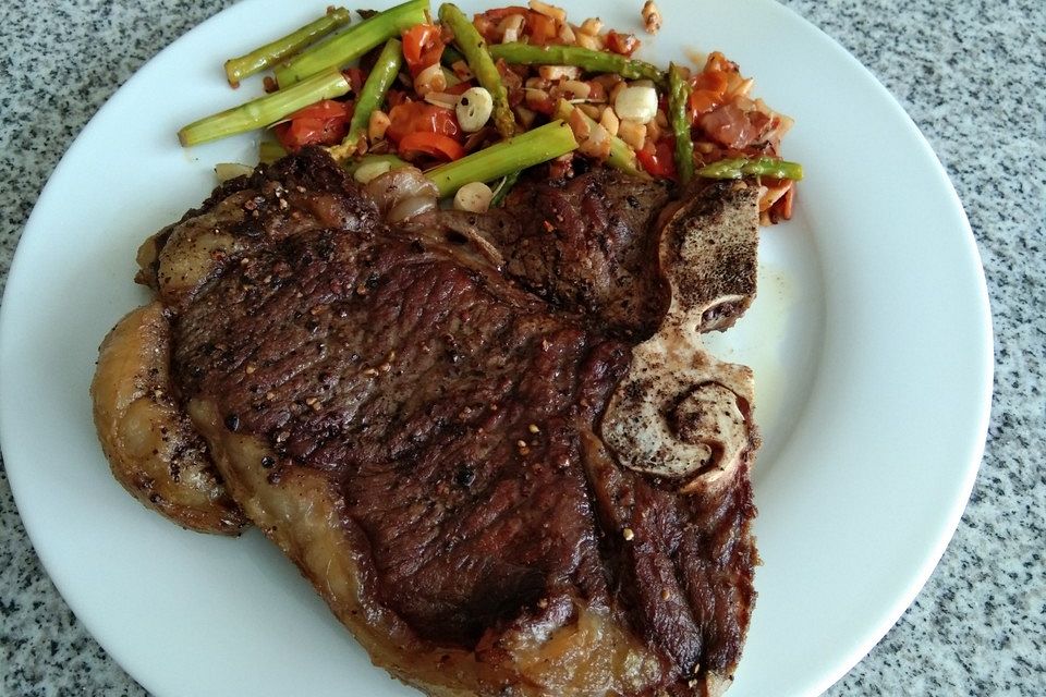 T-Bone Steak mit Schabzigerklee