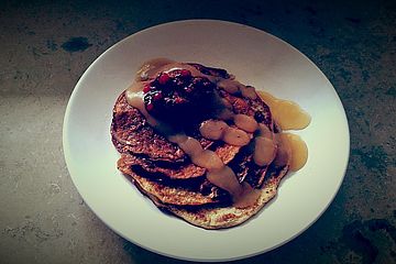 Power-Pancakes mit Chia-Samen und Apfelmus