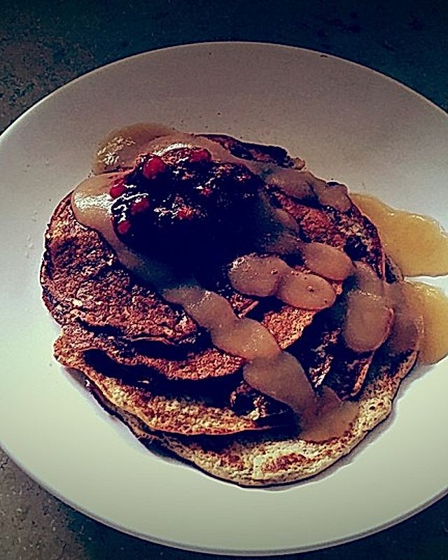 Power-Pancakes mit Chia-Samen und Apfelmus