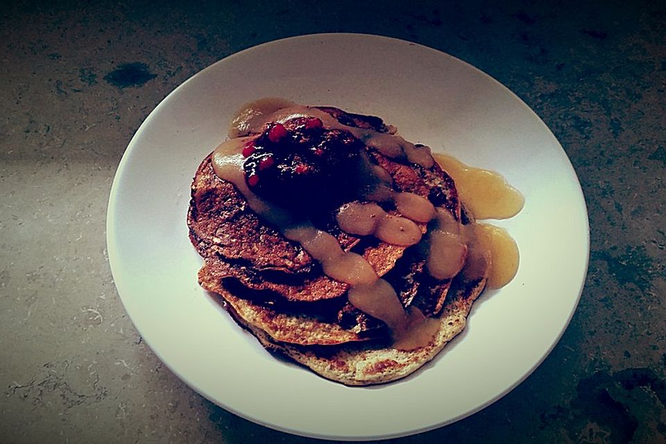 Power-Pancakes mit Chia-Samen und Apfelmus