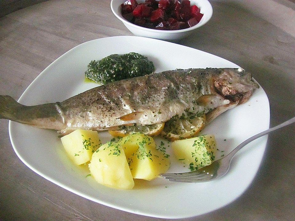 Forelle mit Petersilienpesto und Rote Bete von pralinchen| Chefkoch