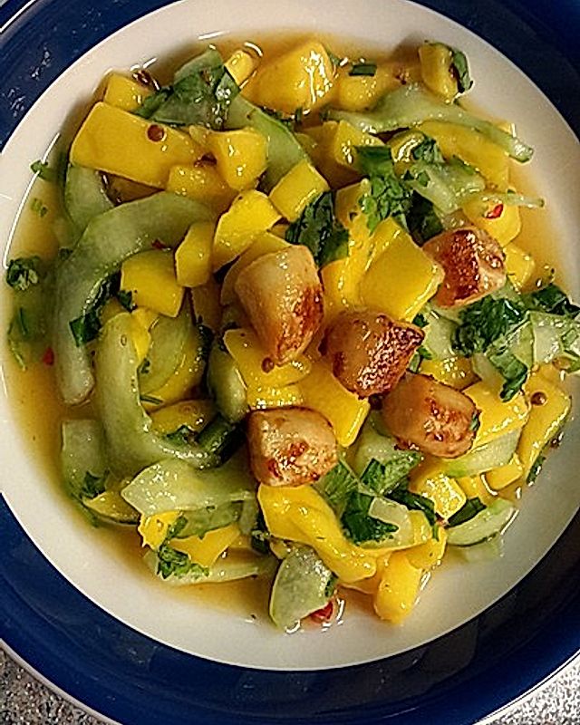 Mango-Gurken-Salat mit Kammmuscheln