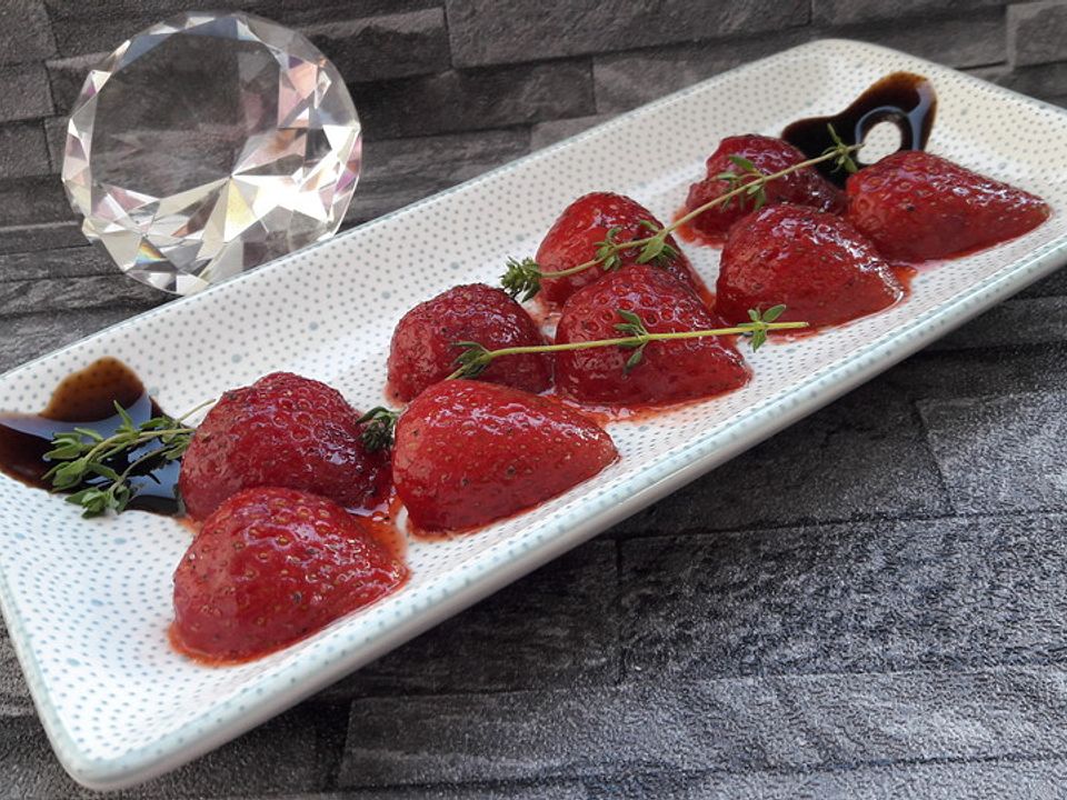 Gebratene Erdbeeren mit Thymian von pralinchen| Chefkoch