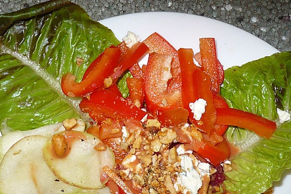 Gemischter Salat mit Apfel und Birne