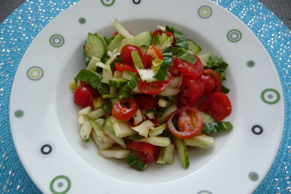 Pak Choi-Tomaten-Gurken-Salat