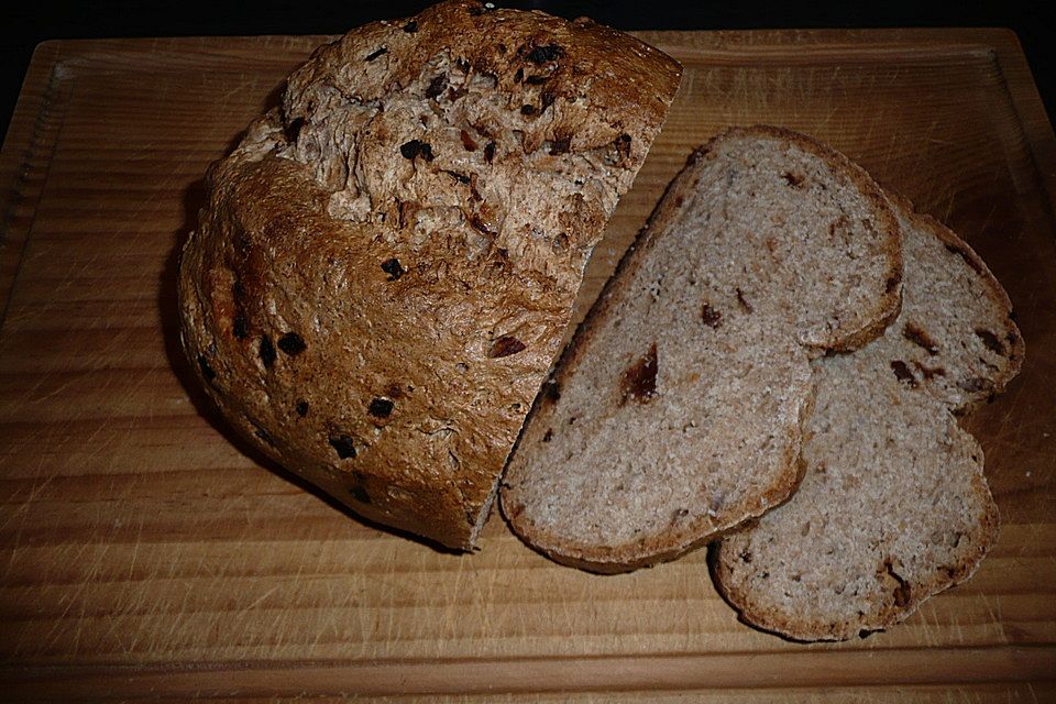 Tomaten-Zwiebel-Brot