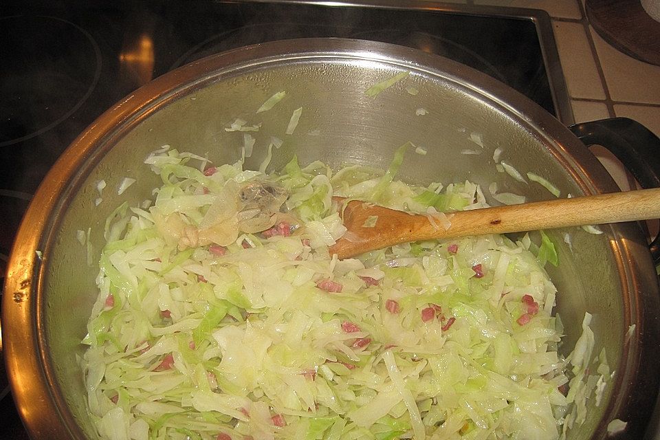 Renkenfilets auf Bayrisch-Kraut mit Kräuter-Grieß-Nocken