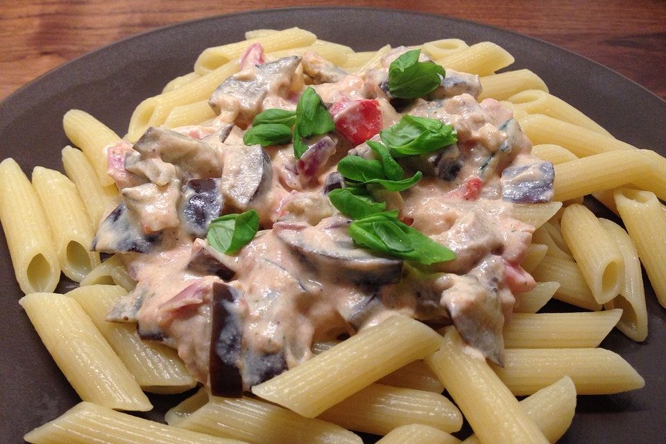 Spaghetti mit Ricotta, Tomaten und Auberginen