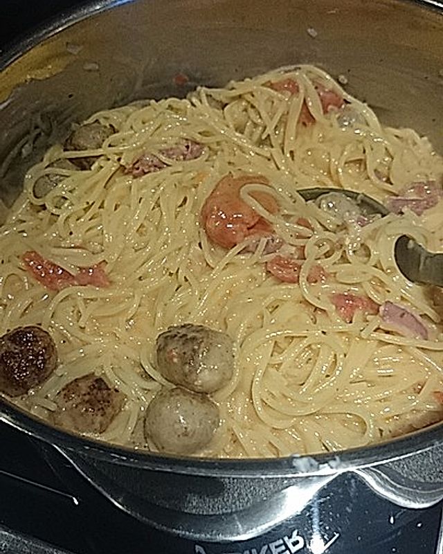 Cremige Spaghetti mit Mettbällchen